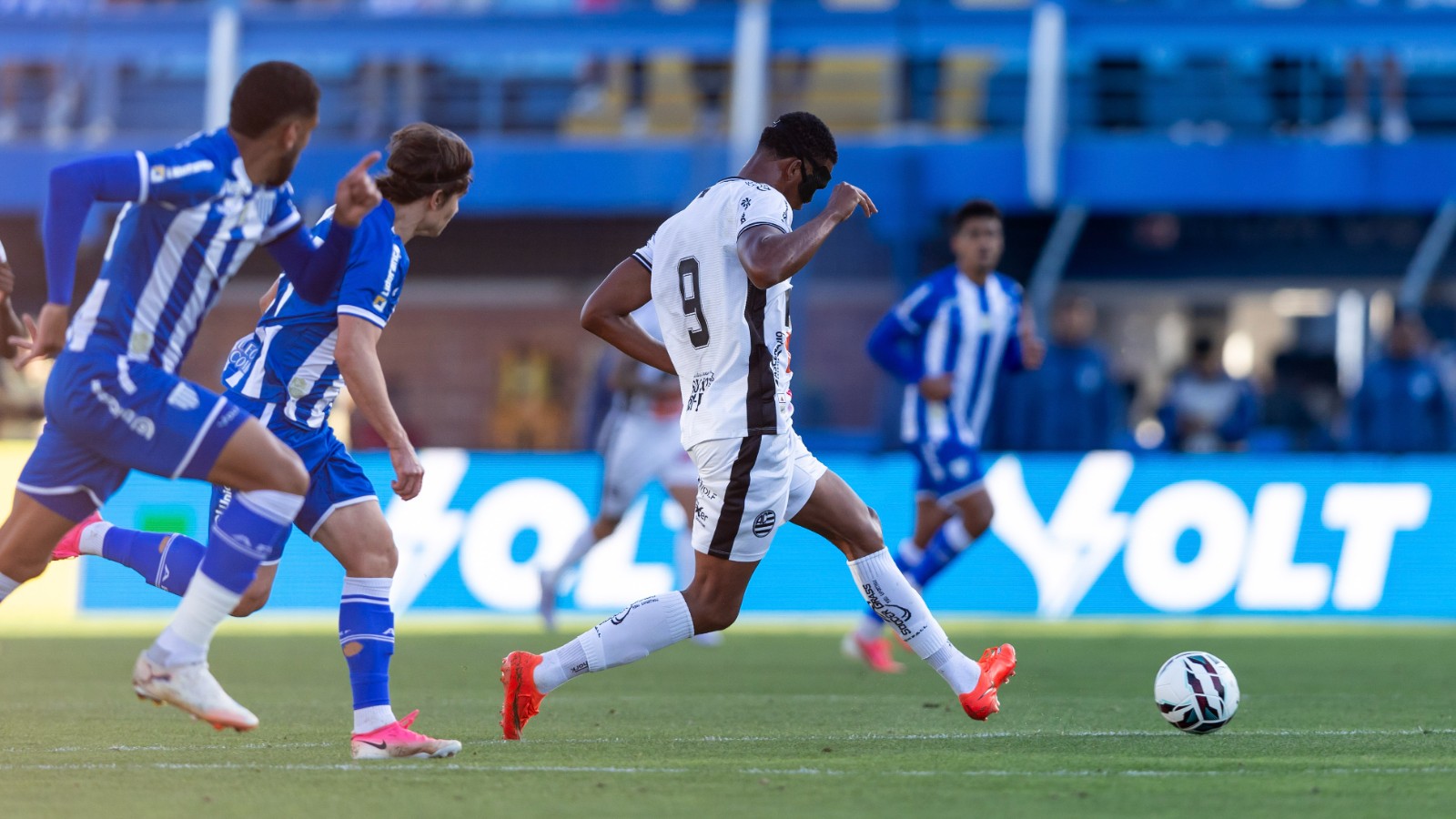 Empate sem gols amarga domingo da torcida avaiana